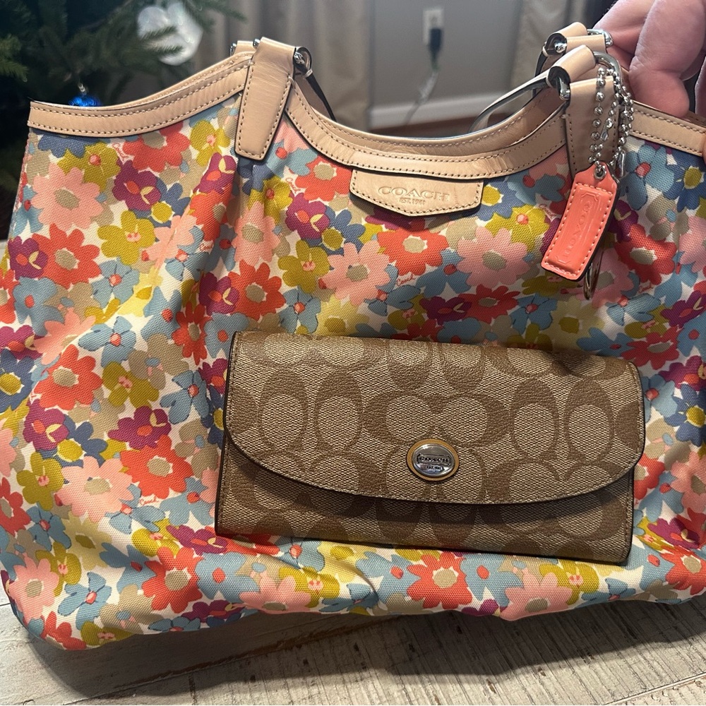 Authentic COACH Handbag and matching wallet - EUC!